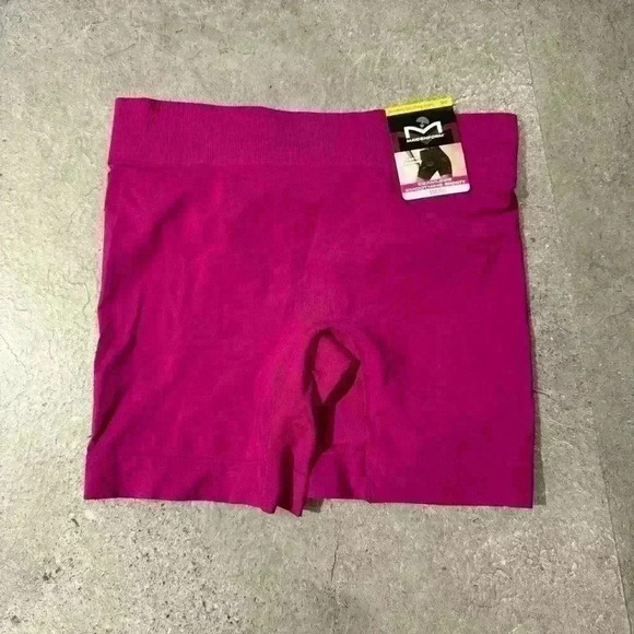 Maidenform Seamless Smothing Shorty 6” Inseam New With Tags - Picture 1 of 2